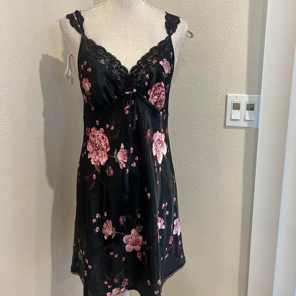 Apt 9 black and pink floral lace slip. Size medium